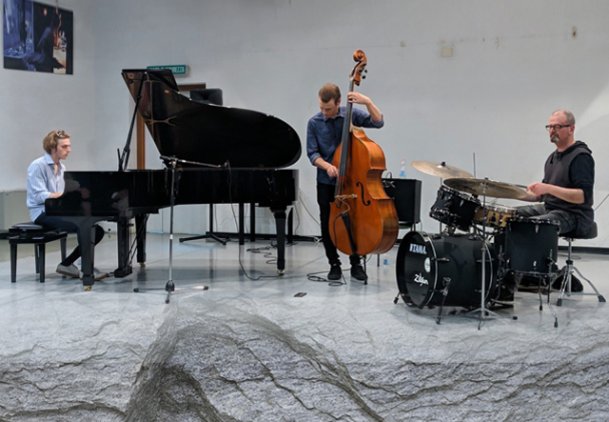 stefano_bagnoli_we_kids_trio_internet_1.jpg
